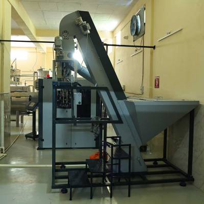 Industrial Conveyor Machine with Large Material Feeding Hopper Manufacturers, Suppliers, Wholesalers in Vapi